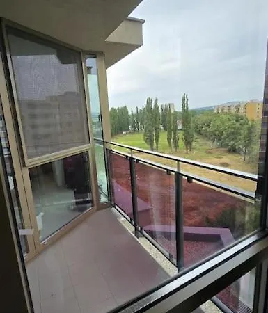 Air Conditioned 2 Vienna Gate, 4