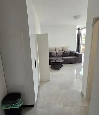 Air Conditioned 2 Vienna Gate, 4 Apartment *