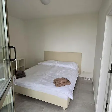 Apartment Air Conditioned 2 Vienna Gate, 4 Bratislava