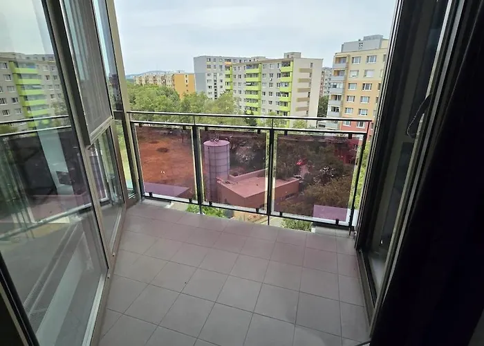 Air Conditioned 2 Vienna Gate, 4 *