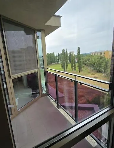 Air Conditioned 2 Vienna Gate, 4