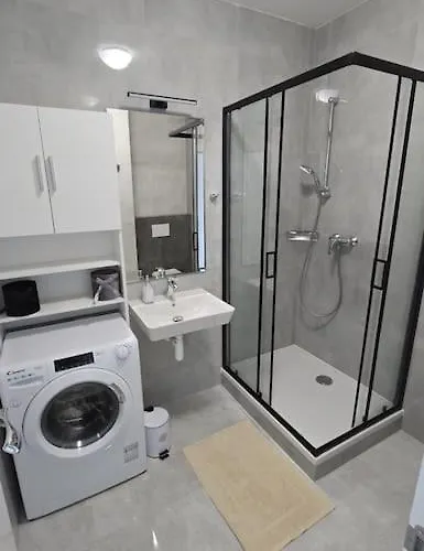 Air Conditioned 2 Vienna Gate, 4 *